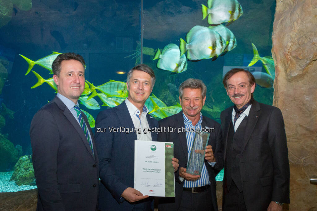 Tourismus-Spartenobmann Markus Grießler, Haus des Meeres-Geschäftsführer Hans Köppen, Haus des Meeres-Direktor Michael Mitic, WKW-Vizepräsident Sepp Bitzinger - Wirtschaftskammer Wien: WK Wien: Haus des Meeres ist Wiener Tourismuspreisträger 2017 (Fotocredit: Michael Weinwurm), © Aussender (15.11.2017) 