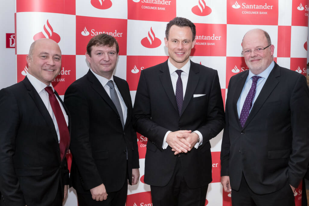 Santander Aperitif in die Säulenhalle der Wiener Börse, v.l.: Robert Hofer (Unternehmenssprecher Santander Consumer Bank), Gerhard Hofer (Leiter Economist, Die Presse), Christoph Boschan (CEO Wiener Börse), Olaf Peter Poenisch (CEO Santander Consumer Bank), Credit: Santander Consumer Bank/APA-Fotoservice/Buchacher (22.11.2017) 