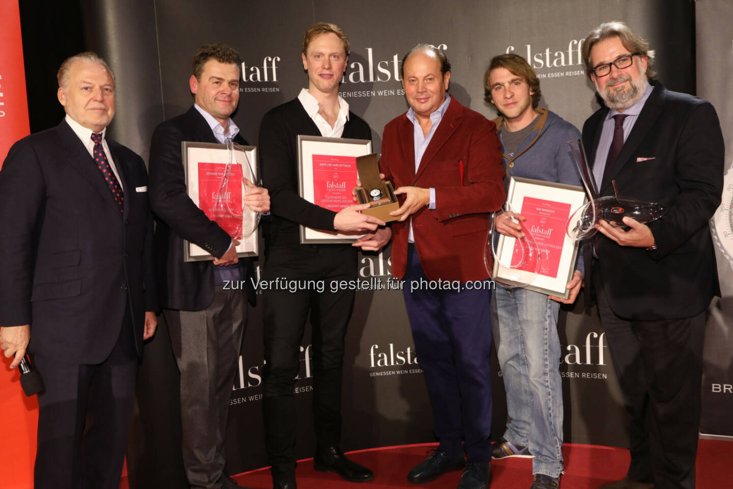 Wolfgang M. Rosam (Herausgeber Falstaff Verlag), Gerhard Markowitsch (2. Falstaff Sieger 2017), Martin Nittnaus (1. Falstaff Sieger 2017), Peter Kellner (CEO Breitling Austria), Niki Windisch (3. Falstaff Sieger 2017), Peter Moser (Chefredakteur Wein, Falstaff Verlag) - Falstaff Verlags GmbH: Weingut Anita und Hans Nittnaus ist Falstaff-Sieger 2017 (Fotocredit: Falstaff Verlags GmbH/APA-Fotoservice/Schedl)