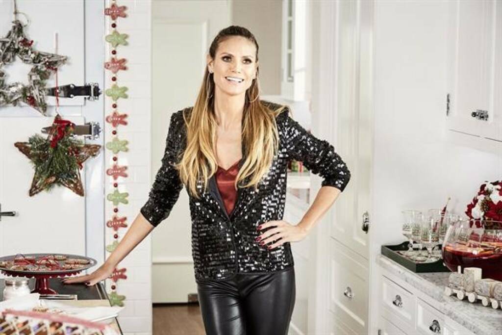 Pünktlich zum Auftakt der Festtagssaison bringen Lidl und Heidi Klum am Montag, den 4. Dezember #LETSCELEBRATE in die Filialen: eine limitierte Kollektion für alle modebegeisterten Frauen mit eleganten Basics und trendigen Fashion-Pieces für festliche Anlässe in der Lidl-typischen Preisrange. Foto: Lidl Österreich, © Aussendung (28.11.2017) 