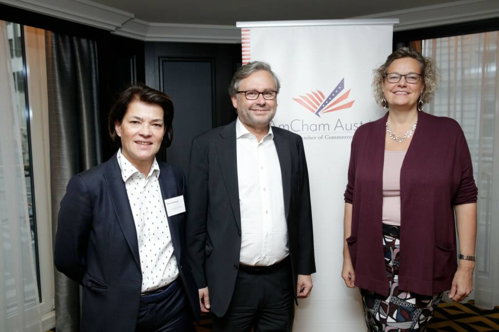 ORF-Generaldirektor Alexander Wrabetz sprach beim Business Breakfast der American Chamber of Commerce in Austria über die Zukunft österreichischer Medien im Digitalzeitalt, im Bild mit AmCham Austria-Präsidentin und Xerox Austria General Managerin Sandra Kolleth und Daniela Homan (AmCham); © leisure.at/Roland Rudolph), © Aussender (28.11.2017) 