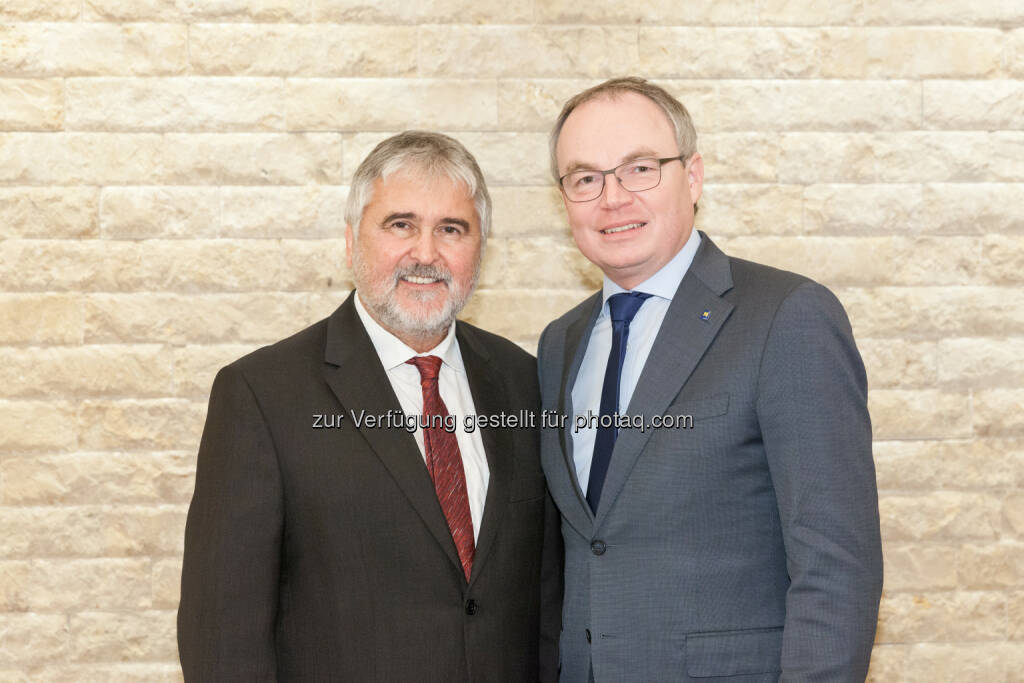 Dr. Robert Griessner, LH-Stellvertreter Dr. Stephan Pernkopf - NÖ Landeskliniken-Holding: Verabschiedung des Medizinischen Geschäftsführers Dr. Robert Griessner (Fotograf: Fotograf und Fee / Fotocredit: NÖ Landeskliniken-Holding), © Aussender (30.11.2017) 