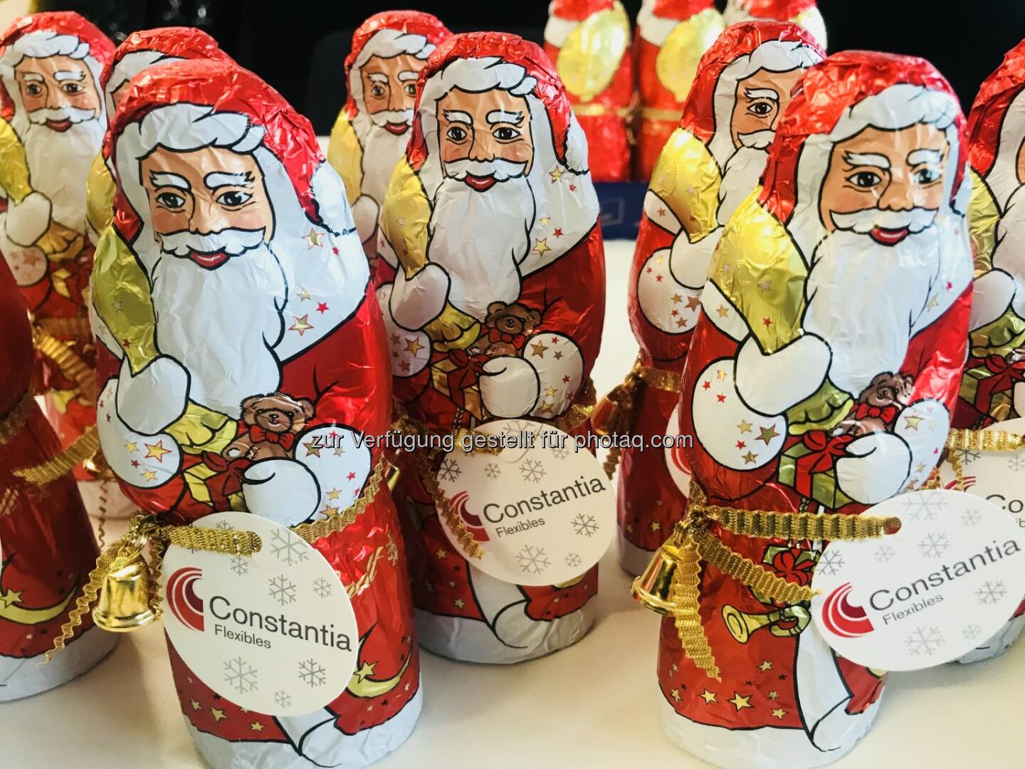 Constantia Flexibles: Constantia Flexibles verleiht dem Schokoweihnachtsmann / Nikolo sein typisches Aussehen (Bild: Constantia Flexibles)