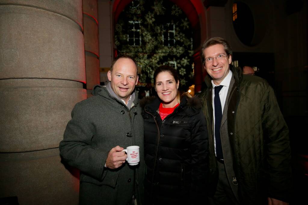 Alexander Knechtsberger, HMD Global-Marketingleiterin Judith Haberlehner, Observer-Geschäftsführer Florian Laszlo (© leisure.at/Roland Rudolph) (12.12.2017) 