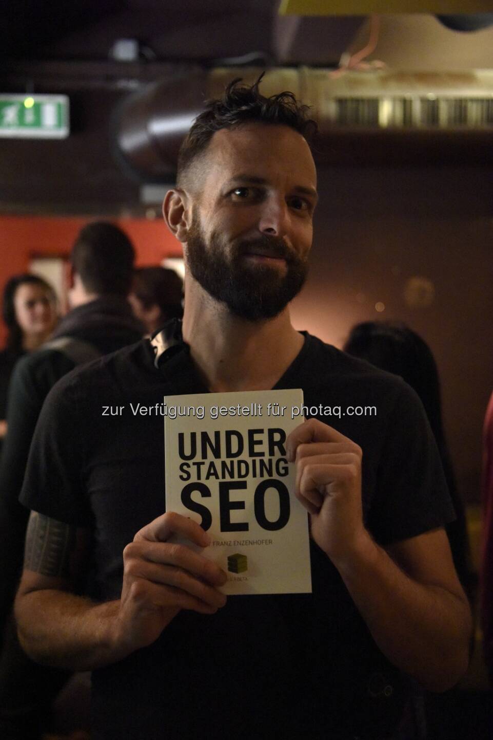 Franz Enzenhofer beim Book Launch Event zu seinem neuen Buch Understanding SEO - full stack optimization: Understanding SEO - Das Buch, um SEO Agenturen endlich unnötig zu machen! (Bild: Martina Lajczak)