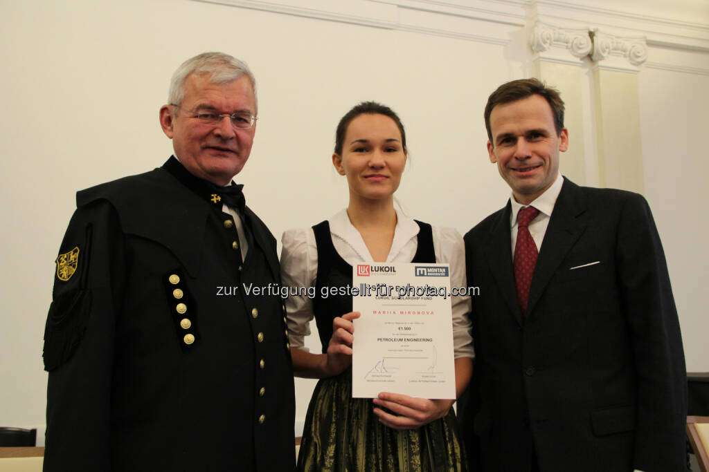 Herbert Hofstätter, Mariia Mironova (Stipendiatin) und Robert Gulla - Lukoil International: Lukoil und Montanuniversität Leoben vergeben Stipendien (Bild: Montanuniversität Leoben), © Aussendung (14.12.2017) 