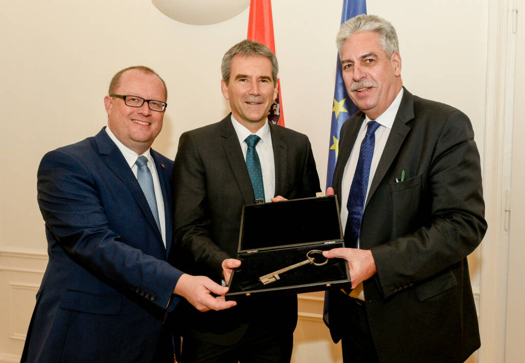 Amtsübergabe im Finanzministerium von Dr. Hans Jörg Schelling an den neuen Finanzminister Hartwig Löger und Staatssekretär Hubert Fuchs. Fotocredit:BMF/Bruckberger, © Aussender (18.12.2017)