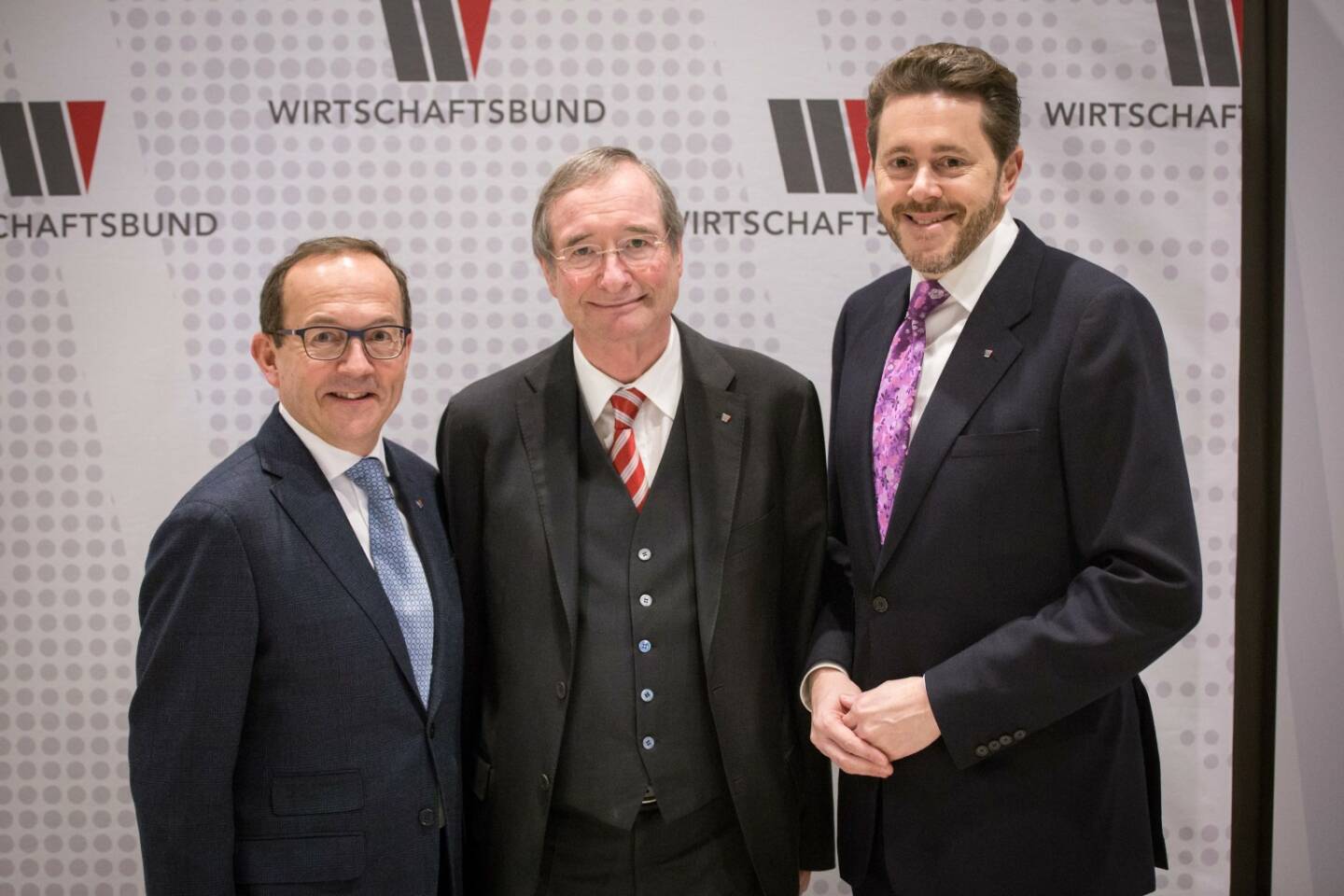 Österreichischer Wirtschaftsbund: Wirtschaftsbund-Generalversammlung: Harald Mahrer zum neuen Präsidenten des Österreichischen Wirtschaftsbundes gewählt; v.l.n.r. Abg.z.NR Peter Haubner, Dr. Christoph Leitl, Dr. Harald Mahrer, Credit: Österreichischer Wirtschaftsbund