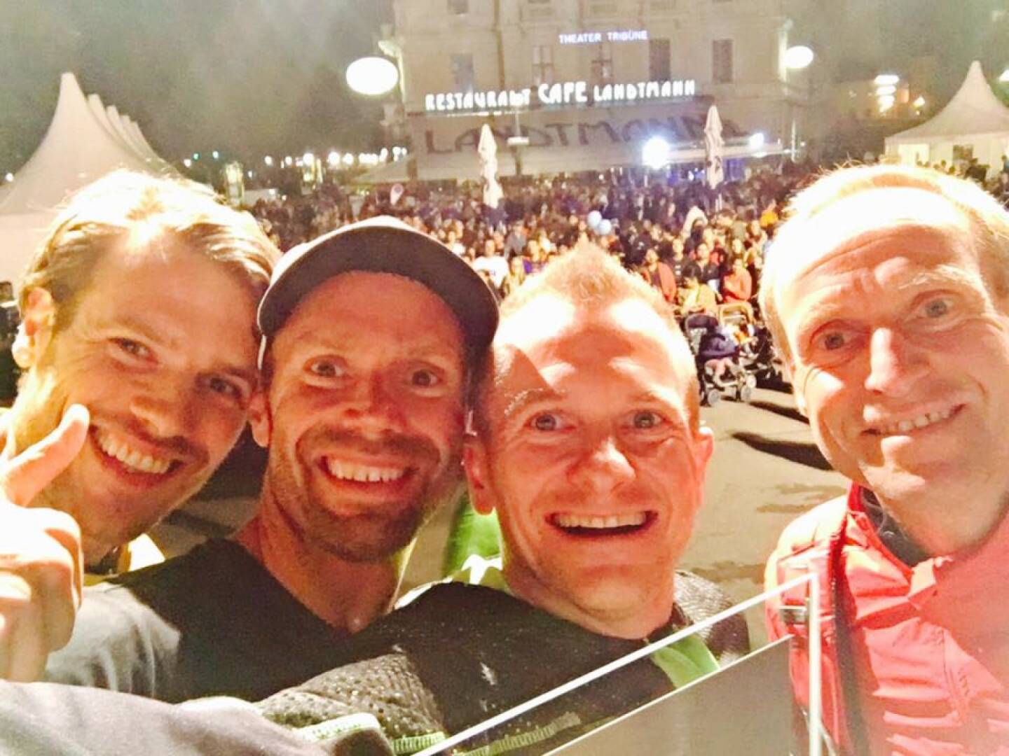 Matthias Bauer - Mein Sportschnappschuss des Jahres 2017 ... 
... ist ein bei der Siegerehrung des Vienna Night Run gemachtes Selfie gemeinsam mit den tollen Teammitgliedern Wolfgang Wallner, Marius Bock und Alex Bichl. Schnellstes Team Wiens, ein wunderschöner Sportmoment 2017!