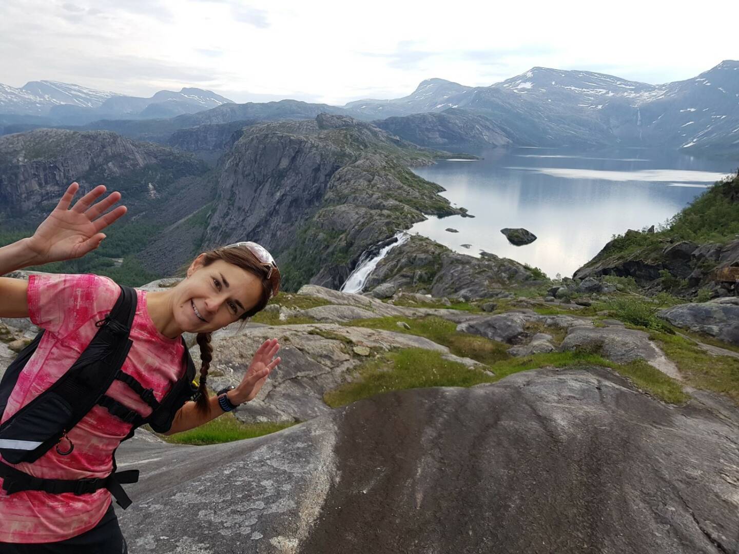 Carola Bendl-Tschiedel Auch von mir ein Bild. Aus einem wunderschönen Urlaub mit vielen Kilometern Traillaufen in Schweden, Finnland und Norwegen. Hier unterwegs im Rago Nasjonal Park nordöstlich von Bodø, nahe der schwedischen Grenze. Bei Mitternachtssonne und Traumwetter macht das Traillaufen noch mehr Spaß. Und ein tolles Grundlagentraining für die späteren Wettkämpfe war es auch. 