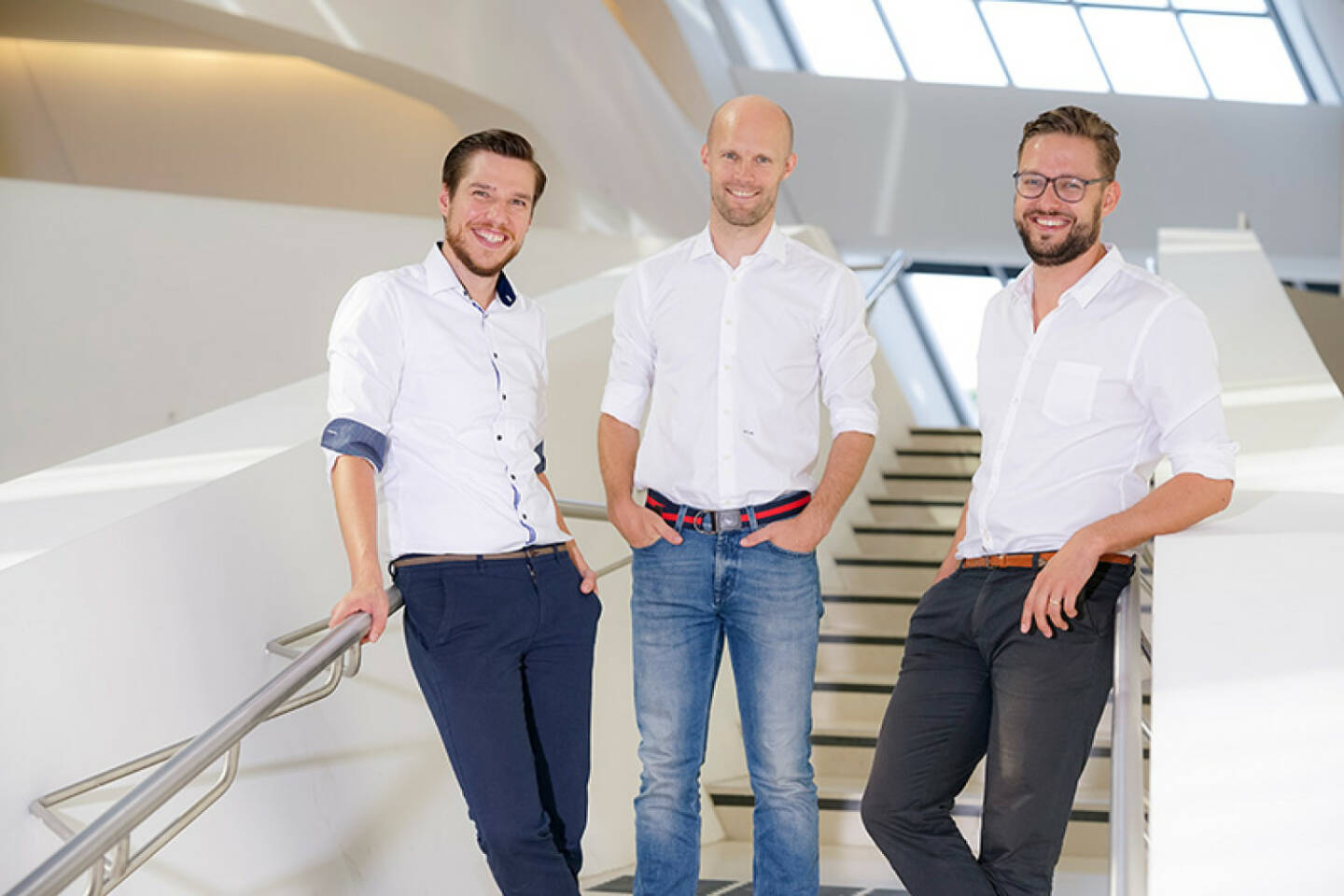 Das Wiener HR-Startup Firstbird schließt eine Finanzierungsrunde über 2 Millionen Euro ab. Die Finanzierungsrunde wurde vom Altinvestor JobCloud AG sowie privaten Business Angels getragen. Neu eingestiegen als Investoren sind das Venture Capital Netzwerk investiere.ch und der European Super Angels Club (ESAC). v.l.: Firstbird-Gründer Daniel Winter (CTO), Matthias Wolf (COO) und Arnim Wahls (CEO). © Helmut Mitter