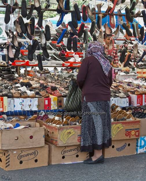 Frau, Schuhe; Türkei, Istanbul, © Herlinde Wagner (02.06.2013) 