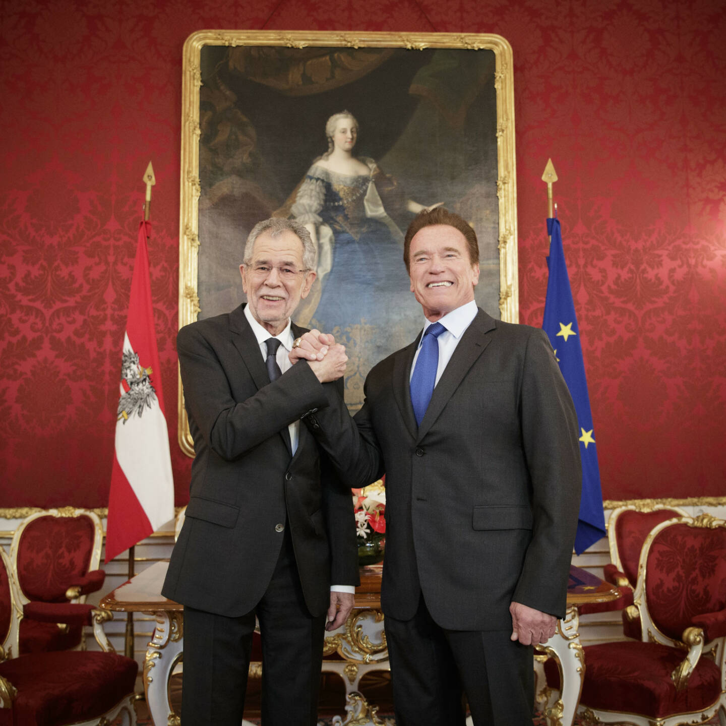 Arnold Schwarzenegger, Initiator des R20 AUSTRIAN WORLD SUMMIT, und Organisatorin Monika Langthaler trafen sich mit Bundespräsident Van der Bellen sowie Bundeskanzler Kurz; Im Bild: Bundespräsident Alexander Van der Bellen und Arnold Schwarzenegger; Fotocredit: HBF/Lechner, gebührenfrei verwendbar