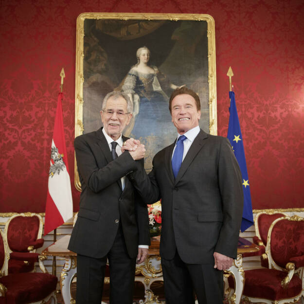 Arnold Schwarzenegger, Initiator des R20 AUSTRIAN WORLD SUMMIT, und Organisatorin Monika Langthaler trafen sich mit Bundespräsident Van der Bellen sowie Bundeskanzler Kurz; Im Bild: Bundespräsident Alexander Van der Bellen und Arnold Schwarzenegger; Fotocredit: HBF/Lechner, gebührenfrei verwendbar, © Aussender (25.01.2018) 