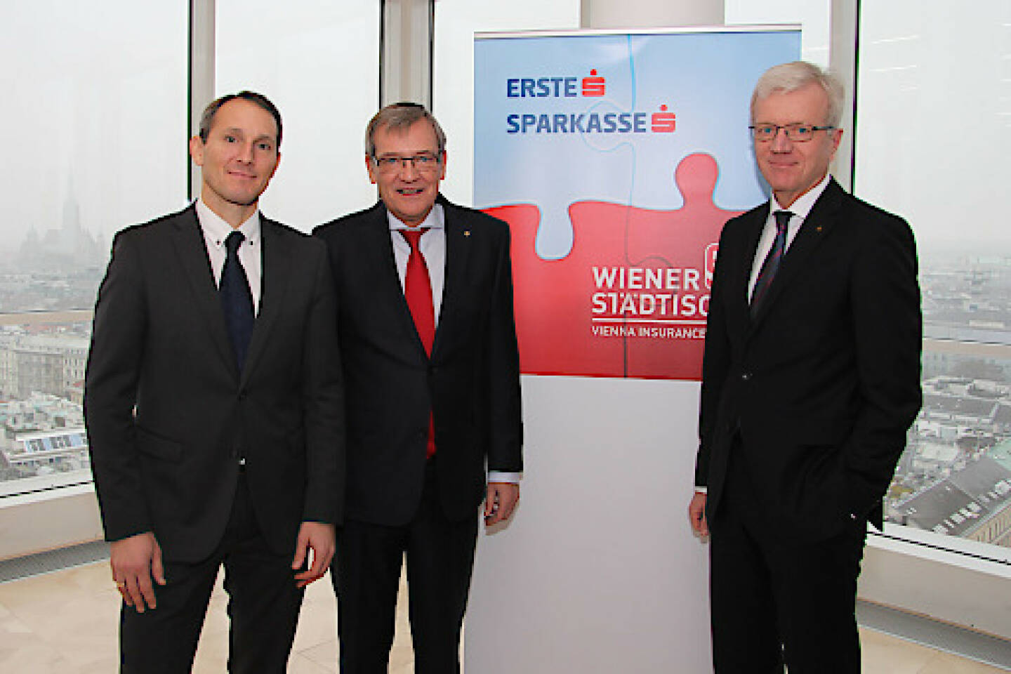 Wiener Städtische und Sparkassengruppe heben Partnerschaft auf neue Ebene; Personen:v.l.n.r.: Stefan Dörfler, Vorstandsvorsitzender der Erste Bank Oesterreich, Robert Lasshofer, Generaldirektor der Wiener Städtischen Versicherung und Gerhard Fabisch, Präsident des Österreichischen Sparkassenverbandes, © Wiener Städtische