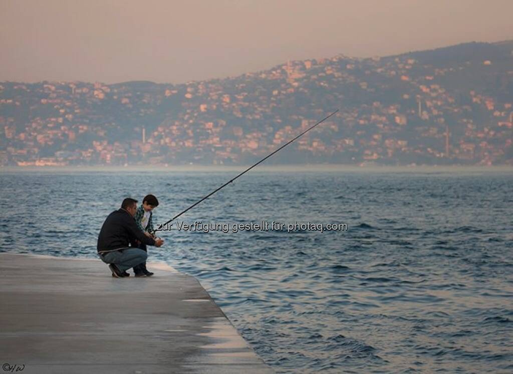 Kind beim Fischen; Türkei, Istanbul, © Herlinde Wagner (02.06.2013) 