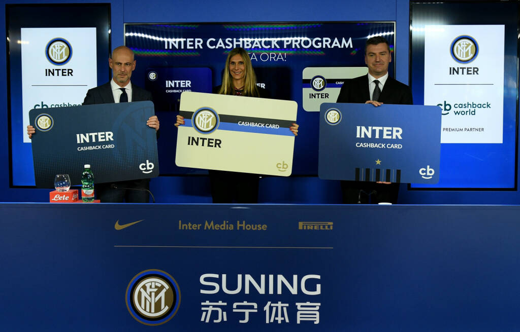 Lyoness Europe AG: Die Cashback World operated by Lyoness und der FC Internazionale Milano vereinbaren Kooperation; Giorgio Brambilla, Sales & Partnership Management Director at FC Internazionale Milano, and the Managing Directors of Lyoness Italy, Michela Mosconi and Edoardo Moretti (von links nach rechts); Fotocredit:Inter via Getty Images, © Aussendung (29.01.2018) 