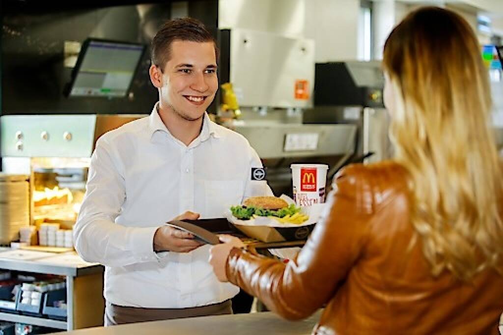 Mit einem Wachstum von 35 Millionen Euro (+6%) erzielte der heimische Systemgastronomie-Marktführer McDonald’s Österreich 621 Millionen Euro Umsatz im Jahr 2017 und damit das beste Ergebnis seit der Eröffnung des ersten österreichischen Restaurants vor über 40 Jahren. Credit: McDonald's Österreich, © Aussender (31.01.2018) 