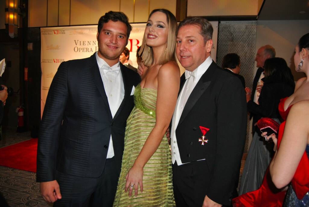 Tory Burch-Sohn David Burch, Dylan Lauren - die Tochter von Fashion-Größe Ralph Lauren und Austro-Designer Atil Kutoglu© The Viennese Opera Ball (03.02.2018) 