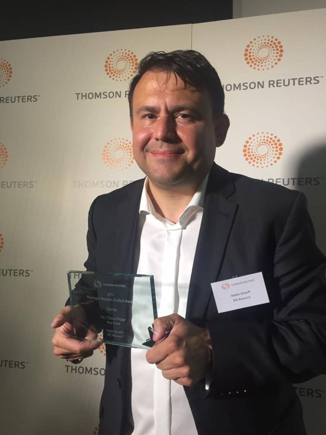 SRC Research Gründer Stefan Scharff mit dem Thomson Reuters Analyst Award 2017, Foto: SRC