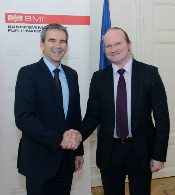 Finanzminister Löger mit dem neuen Vorsitzenden des EFSF-Verwaltungsrates Harald Waiglein; Bild: Fotocredit:BMF/Koch, © Aussender (08.02.2018) 