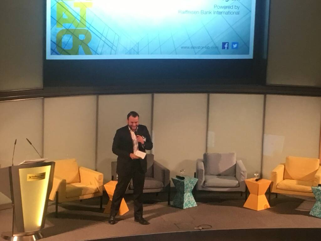 Schilderte das Zustandekommen des Elevator Programms: Hannes Cizek (RBI Head of Group Digital Banking); Nur soviel: Es war wichtig, etwas eigenes auf die Beine zu stellen und CEO Strobl hat blitzschnell zum Programm zugestimmt (23.02.2018)
