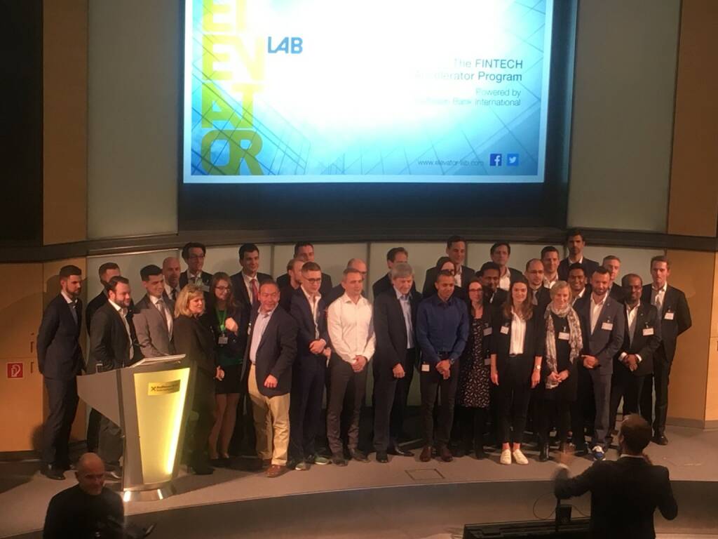 RBI Elevator Demo Day: Gruppenfoto der Teams von kompany, Asteria, Gauss Algorithmic, Moxtra, Sonect, sowie vom Elevator Lab-Programm und natürlich CEO Johann Strobl (23.02.2018)