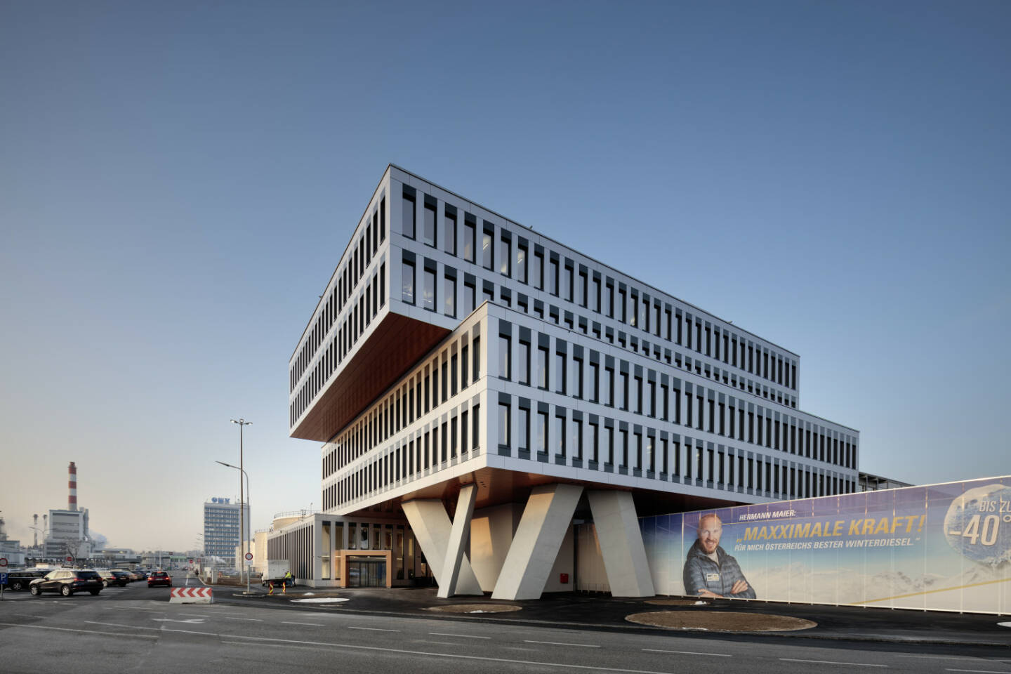 Das mit Jahresende nach nur 14 Monaten Bauzeit fertiggestellte neue Office Building der OMV Raffinerie Schwechat feierte seine Eröffnung. Fotocredit: ATP/Kuball