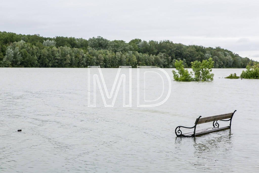 Hochwasser, Altenberg, Bank, © Martina Draper (03.06.2013) 