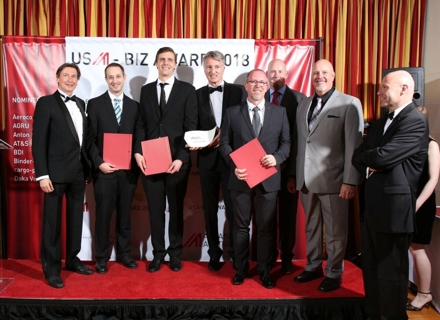 WirtschaftsOskar 2018, Kategorie Footprint, die Nominierten: V.l. Wirtschaftsdelegierter Walter Koren,  Director Business Development Dirk Otto, Fa. Intact,  Vice President Region West Thomas Carson , Anton Paar GmbH,  Managing Director Harald Kogler,. HIrsch, GmbH, CEO Manfred Rieglhofer, HIrsch GmbH, Sammy Harrill, Hirsch GmbH, Steve Weber, Sales Manger, Hirsch GmbH, Generalkonsul Andreas Launer; Credit: JimLee
