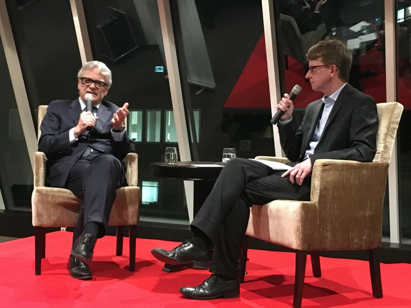 ‪#voestalpine CEO Wolfgang Eder zu Gast im #Wirtschaftsclub #Düsselsdorf: Diskussion mit @rponline Wirtschaftsredakteur Thorsten Breitkopf zu #Industrie #Europa #USA #Welthandel #Globalisierung #Politik. Begrüßungsworte von @OB_ThomasGeisel ‬