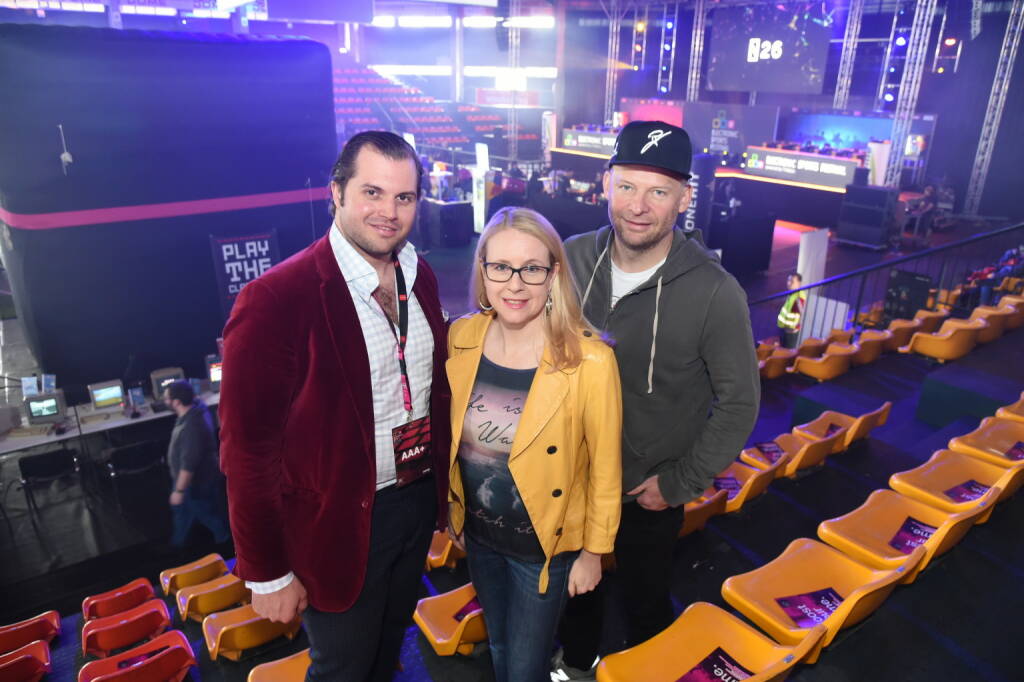 eSports Festival: Lorenz Edtmayer (DIAMIR Holding), Ministerin Margarete Schramböck, DocLX Alexander Knechtsberger © leisure communications/Christian Jobst (24.03.2018) 