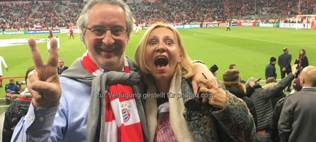 Bayern-Fans Robert Sommer mit Lebensgefährtin  (24.03.2018)