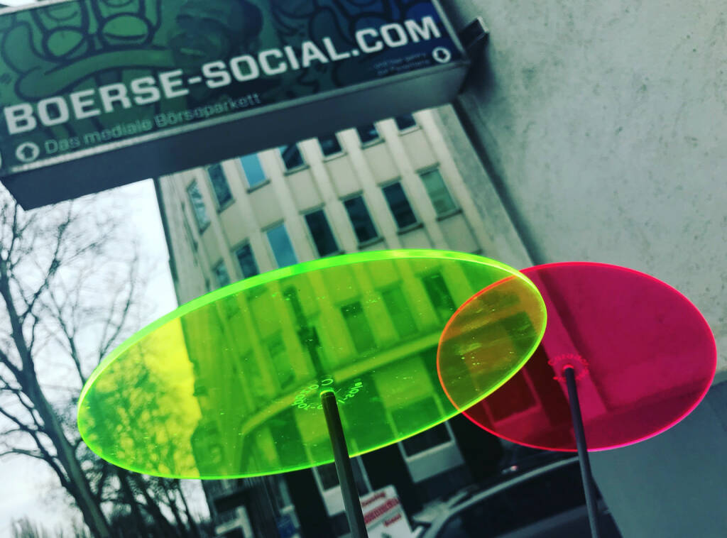 Börse Social Network grün rot, © diverse photaq (25.03.2018) 