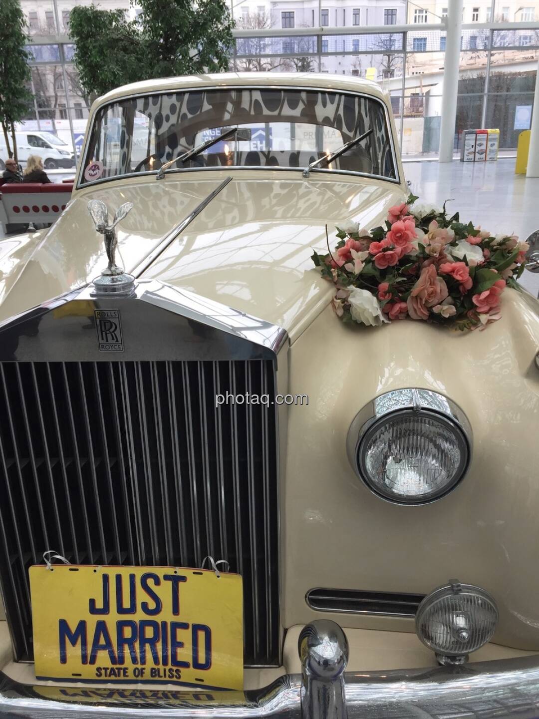 Just married, Rolls Royce