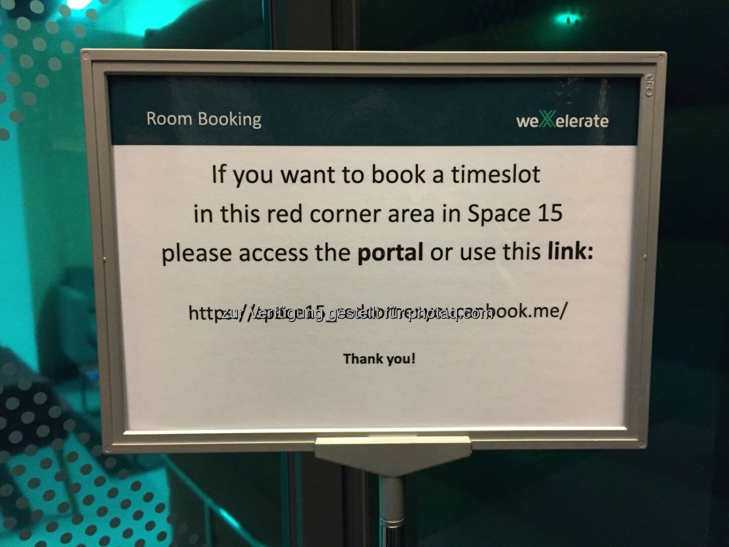 Hippe Unternehmen können stundenweise den Hotelraum mieten. Verkehrsgünstige Lage jedenfalls.