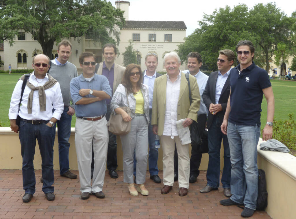 Einige Teilnehmer nach der Abschlusspräsentation am Campus, Monika Fiala (Bild Mitte)
 (06.06.2013) 