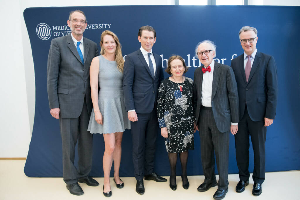 Medizinische Universität Wien: Eric Kandel erhält Ehrendoktorat der MedUni Wien; (v. li.:): Heinz Faßmann (Wissenschaftsminister), Eva Dichand (Unirätin der MedUni Wien), Bundeskanzler Sebastian Kurz, Denise und Eric Kandel, MedUni Wien-Rektor Markus Müller. Fotocredit:MedUni Wien/Hörmandinger, © Aussendung (25.04.2018)