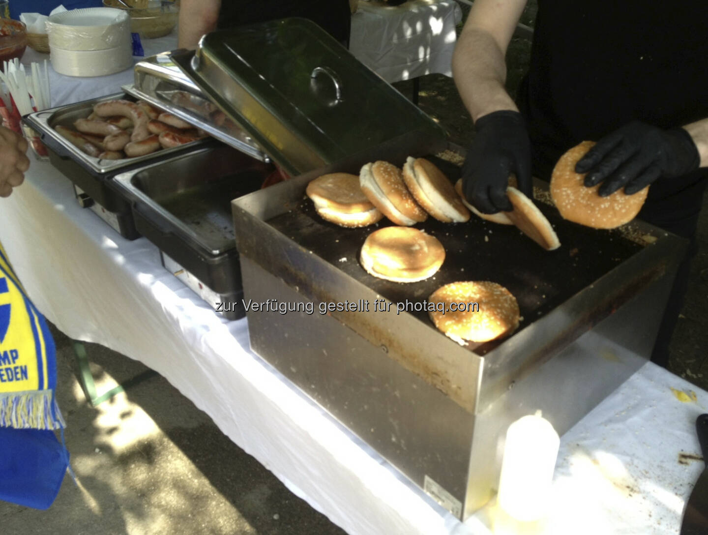 Die Schweden bei der Strandbar Herrmann, Burger