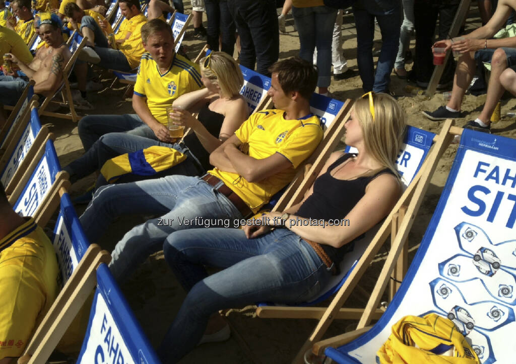 Die Schweden bei der Strandbar Herrmann, Liegestühle, Sonne (07.06.2013) 