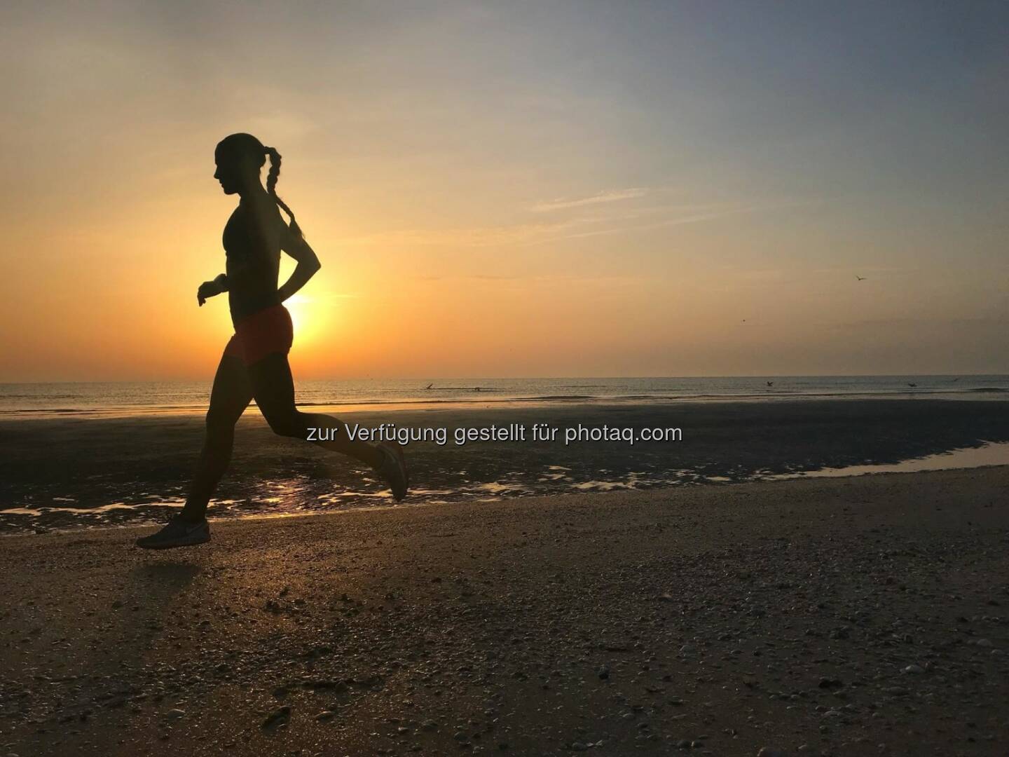 Strandlauf bei Sonnenaufgang