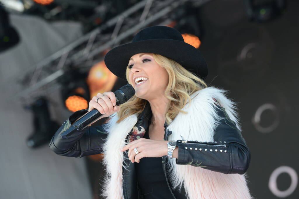 Mit dem Top of the Mountain Closing Concert in Ischgl beendete Helene Fischer am 30. April 2018 auf 2.320 Metern Seehöhe bei strahlendem Sonnenschein eine schneereiche Skisaison. Neuer Ischgl-Konzert-Rekord: 26.000 Wintersportler erlebten den Superstar mit Band vor spektakulärer Bergkulisse im Skigebiet. Fotocredit:TVB Paznaun - Ischgl (01.05.2018) 