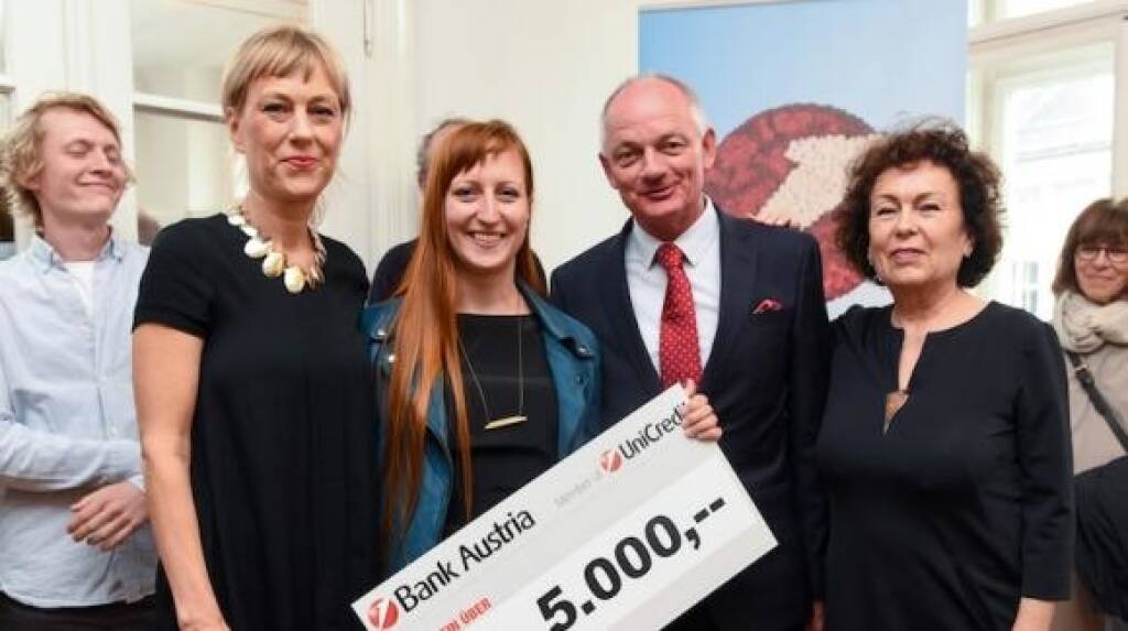 Veronika Suschnig gewinnt 17. Bank Austria Kunstpreis Kärnten. Mit seiner 17-jährigen Geschichte hat der Bank Austria Kunstpreis Kärnten schon Tradition in der Kärntner Kulturlandschaft. Der mit 5.000 Euro dotierte Förderpreis ist in doppelter Hinsicht ein Sprungbrett für junge Künstlerinnen und Künstler: Die sechs Nominierten werden jedes Jahr in der Klagenfurter Galerie 3 von Lena Freimüller ausgestellt. © UniCredit Bank Austria/Ferdinand Neumüller, © Aussendung (17.05.2018) 