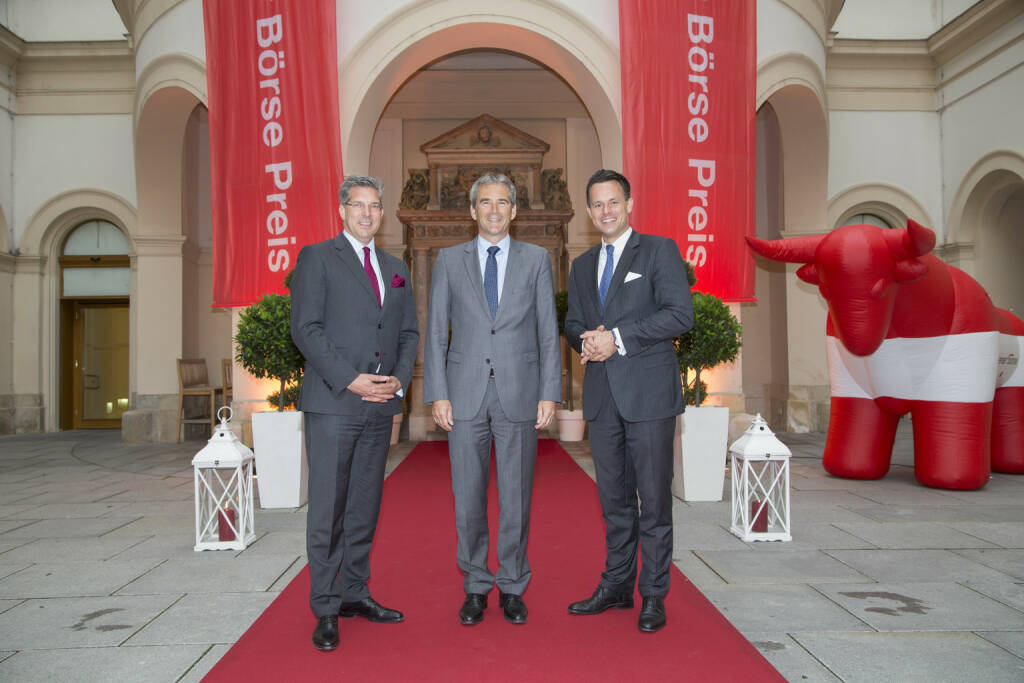 CA Immo CFO Hans Volkert Volckens, Finanzminister Hartwig Löger und Wiener Börse-Vorstand Christoph Boschan beim Wiener Börse Preis 2018; Bildquelle: Wiener Börse, © Aussendung (18.05.2018) 