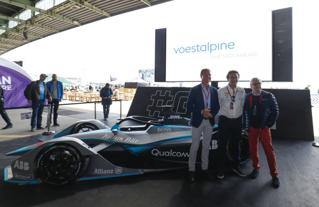 Die voestalpine ist in Berlin erstmals beim E-Prix vertreten. voestalpine-CEO Wolfgang Eder gab vor Ort einen ersten Ausblick auf die Aktivitäten rund um die „voestalpine European Saison 2019“: Die erste vollelektrische Rennserie wird dann auf ihren spektakulären Innenstadt-Kursen in Metropolen wie Paris, Berlin, Rom oder Monte Carlo unter dem Titel „voestalpine European Races“ durchstarten. Im Bild: David Coulthard; Alejandro Agag, Gründer und CEO der Formel E; Wolfgang Eder, CEO voestalpine AG; Fotocredit:Courtesy of Formula E, © Aussendung (21.05.2018) 