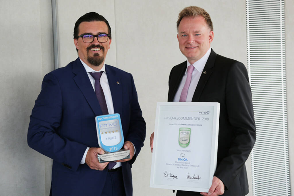 UNIQA Insurance Group AG: Berater von UNIQA Österreich holen Gold beim FMVÖ-Recommander-Award 2018; Herbert Kaiser, Leiter Exklusivvertrieb und Peter Humer, Vorstand UNIQA Österreich freuen sich über die FMVÖ-Recommander-Award Auszeichnung für die beste Beratung. Fotocredit: UNIQA/Caro Burger, © Aussendung (30.05.2018)