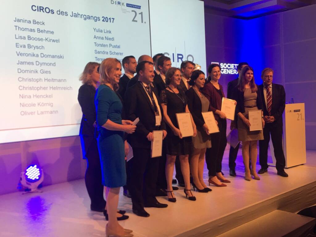 CIRA: Ehrung der zertifizierten CIRO-Absolventen 2017 beim Gala-Abend der #dirk2018. Ich gratuliere besonders Teresa Sengschmid (Österreichische Post AG) zum erfolgreichen Abschluss! (06.06.2018)