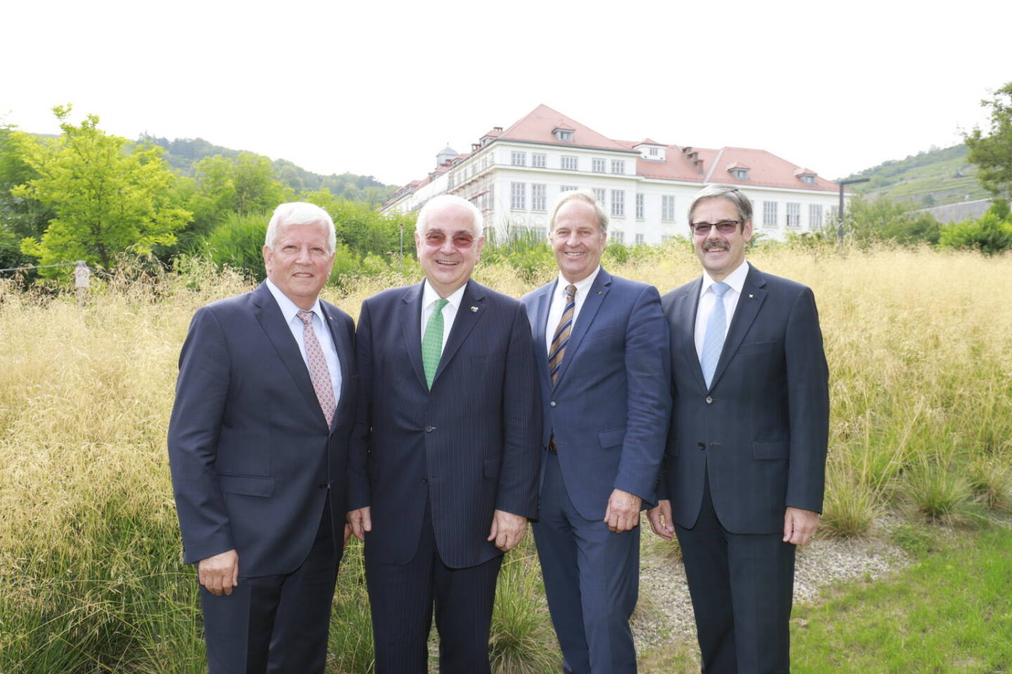 Österreichischer Raiffeisenverband: Walter Rothensteiner als Generalanwalt für weitere vier Jahre bestätigt; Generalanwalt Walter Rothensteiner mit seinen drei Stellvertretern Jakob Auer, Wilfried Thoma und Erwin Hameseder; Fotocredit: ÖRV/Zilberberg