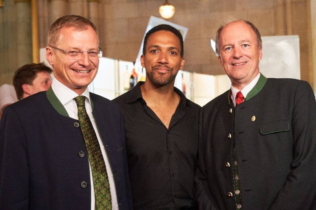 Oberösterreicherball 2018, V.l.n.r.: Thomas Stelzer, Cesár Sampson, Othmar Thann; Copyright: Mathias Lauringer - Oberösterreicherin (11.06.2018) 