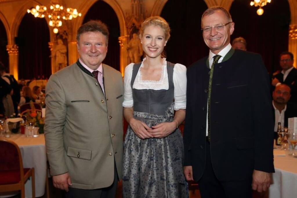 Oberösterreicherball 2018:  V.l.n.r.: Michael Ludwig, Christine Haberlander, Thomas Stelzer; Copyright: Land OÖ/Grilnberger (11.06.2018) 